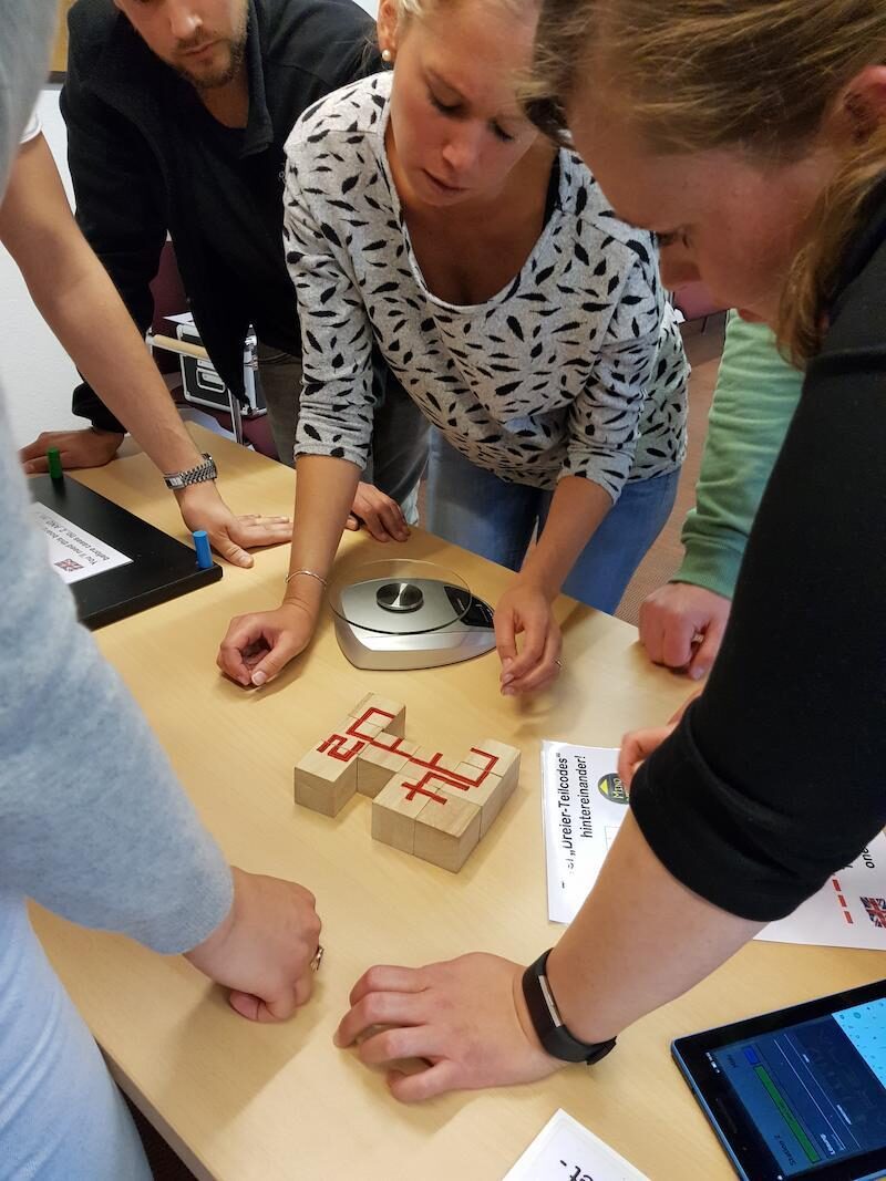 Mind arena spieler mit wuerfel